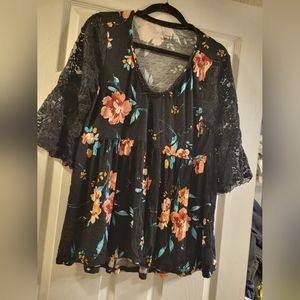 Torrid super soft knits black lace sleeves floral long sleeve shirt size 0 (0x)